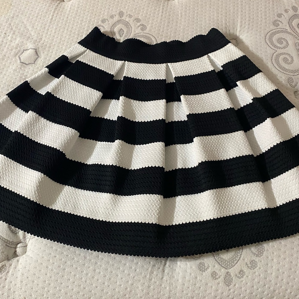 Adorable Express Black and White A-Line Skirt - like new